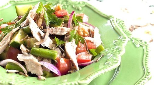 Теплый салат с тунцом