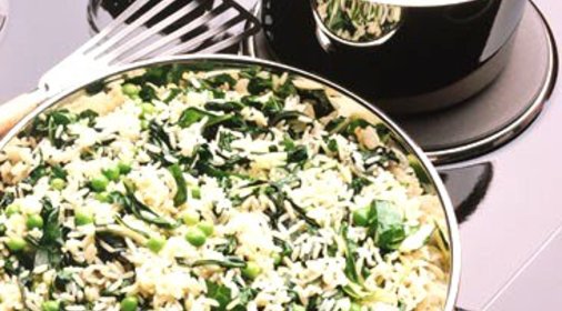 Итальянский рисовый салат с весенними овощами