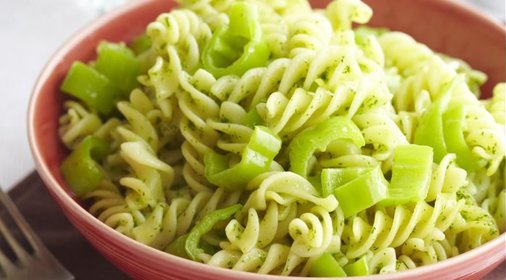 Фузилли со сладким перцем и соусом из руколы