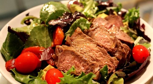 Салат с ростбифом