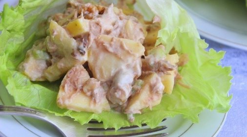 Уолдорфский салат с тунцом