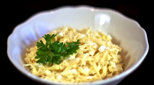 Салат из сельдерея с яблоками и яйцами