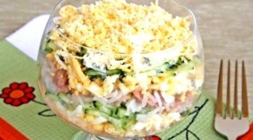 Салат с печенью трески и рисом