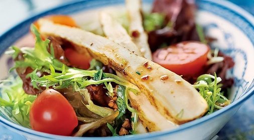 Зеленый салат с курицей