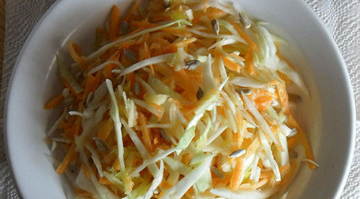 Капустный салат с семечками