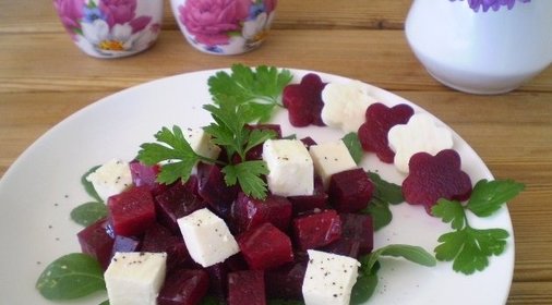 Салат из печеной свеклы с брынзой