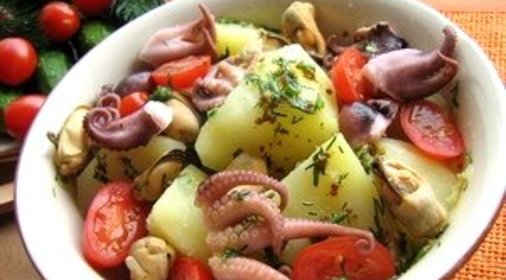 ТЕПЛЫЙ САЛАТ С КАРТОФЕЛЕМ И ОСЬМИНОГОМ
