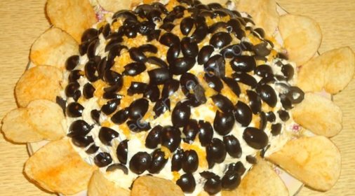 Оригинальный салат на день рождения Подсолнух