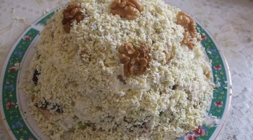 Салат с курицей черносливом и грецкими орехами