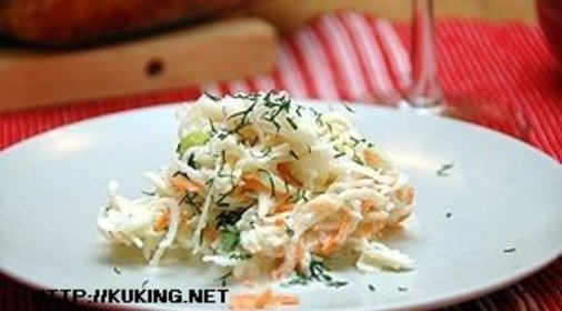 Салат из кольраби с морковью и сметаной