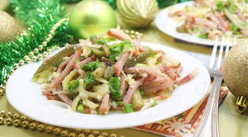 Салат с корнишонами «Остренький»