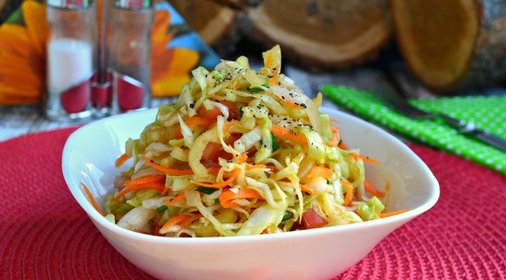 Салат из молодой капусты и овощей Закусочный