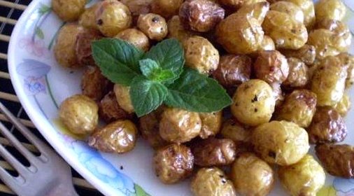 Мелкий картофель с чесноком