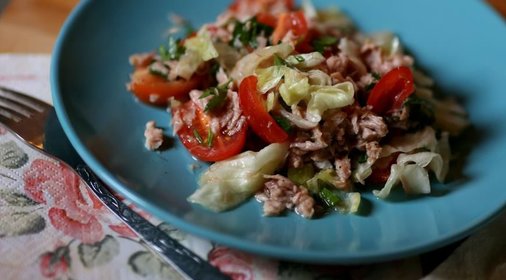 Невероятно сочный салат с тунцом