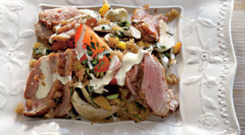 Теплый салат с уткой и йогуртово-горчичной заправкой