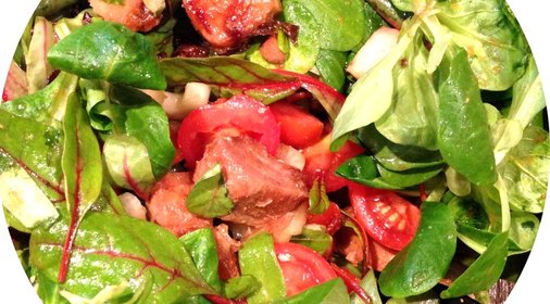 Салат с горячим тунцом