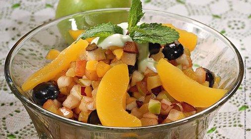 Фруктовый салат с мятной заправкой