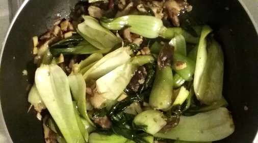 Острый пак-чой с грибами шиитаке