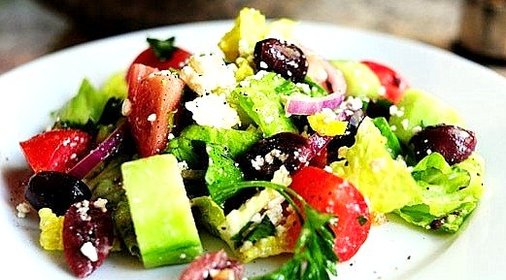 Греческий салат с базиликом