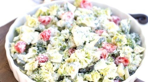 Салат из брокколи и овощей