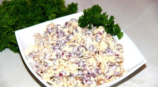 Салат с кириешками