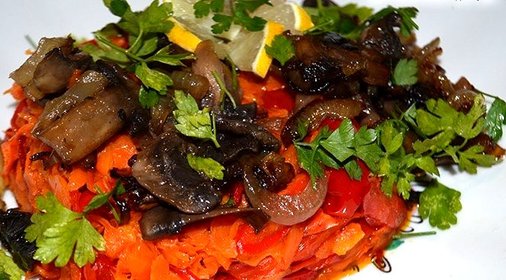 Вегетарианский салат с грибами