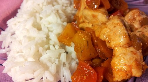 Куриное филе в кисло-сладком соусе с ананасами