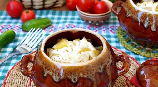 Свинина запечённая в горшочках с грибами и картофелем