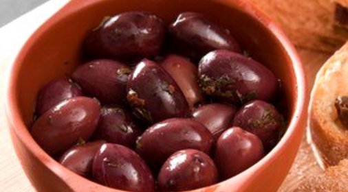 Оливки с чесноком и орегано