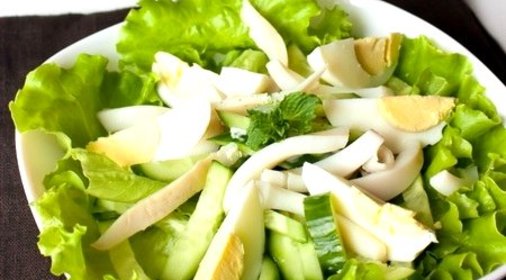 Салат с кальмарами и огурцом