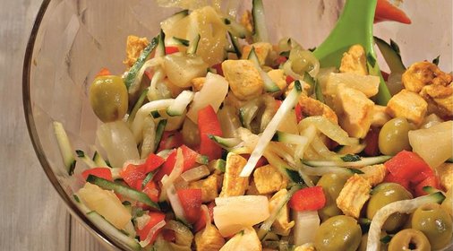 Салат из курицы с ананасом