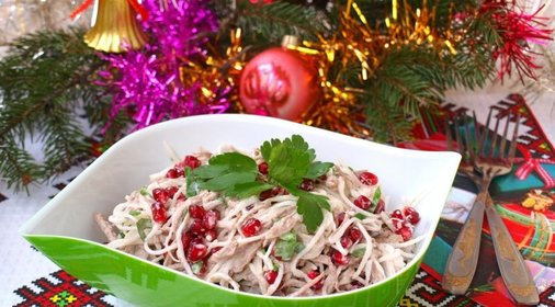 Салат с редькой, говядиной и гранатом