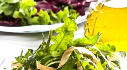 Салат из одуванчиков