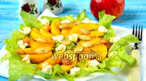 Салат с нектаринами и миндалём