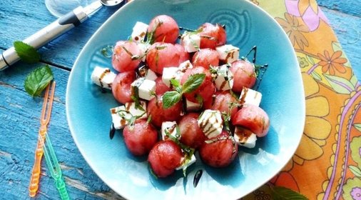 Салат из арбуза с мятой