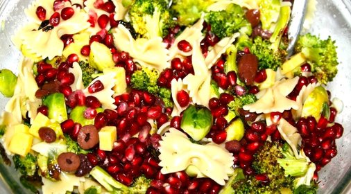 Новогодний салат с макаронами