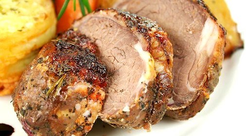 Запеченая баранина по‑гречески с картофелем и маслинами