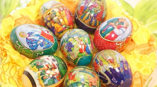 Крашенные пасхальные яйца в термопленке с рисунком