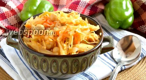 Тушёная капуста с нутом и овощами