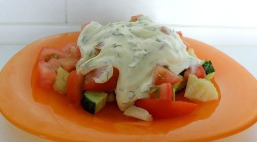 Салат с куриным мясом и цветной капустой