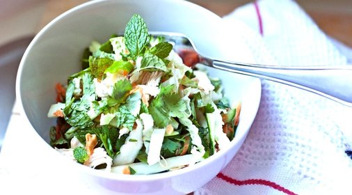 Овощной салат с курицей