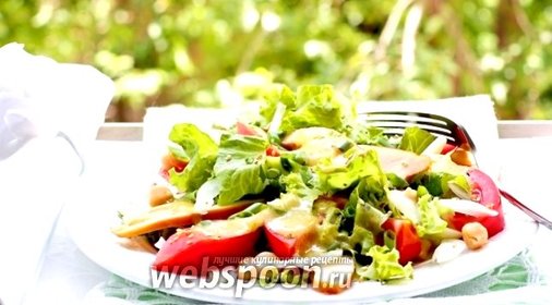 Салат с копчёной курицей, горохом нут в горчично-чесночной заправке
