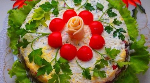 Слоеный салат с фасолью и грибами