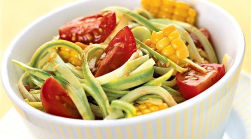Салат из кабачка, помидоров и кукурузы