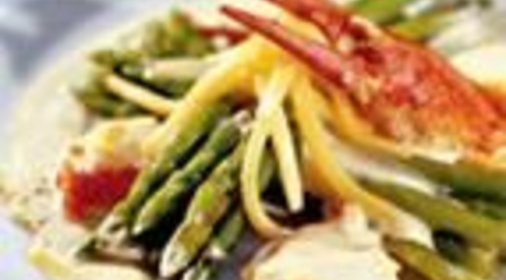 Спаржа с лобстером в сливочно-апельсиновом соусе