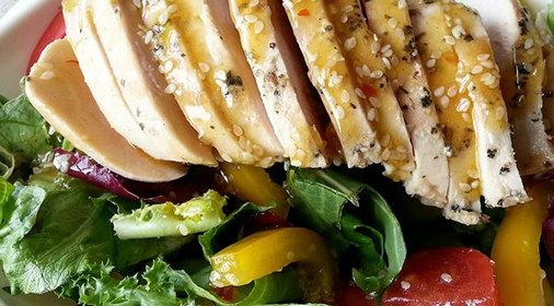 Салат с кунжутно-устричным соусом