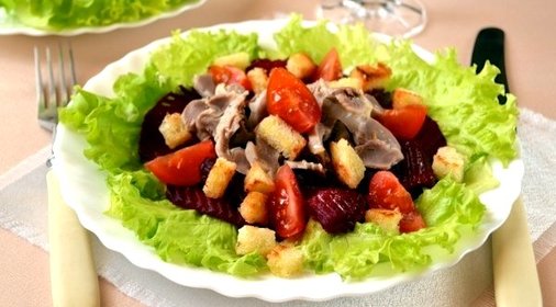 Салат со свёклой и куриными желудочками