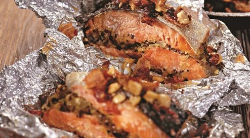 Форель, запеченная с фундуком