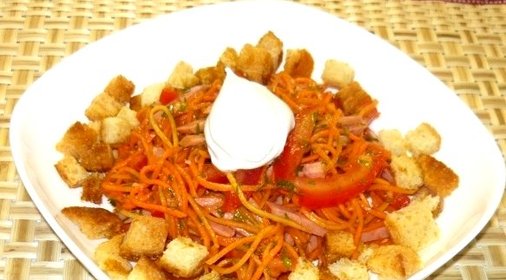 Салат с корейской морковью и сухариками