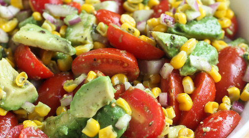 Салат с кукурузой и авокадо